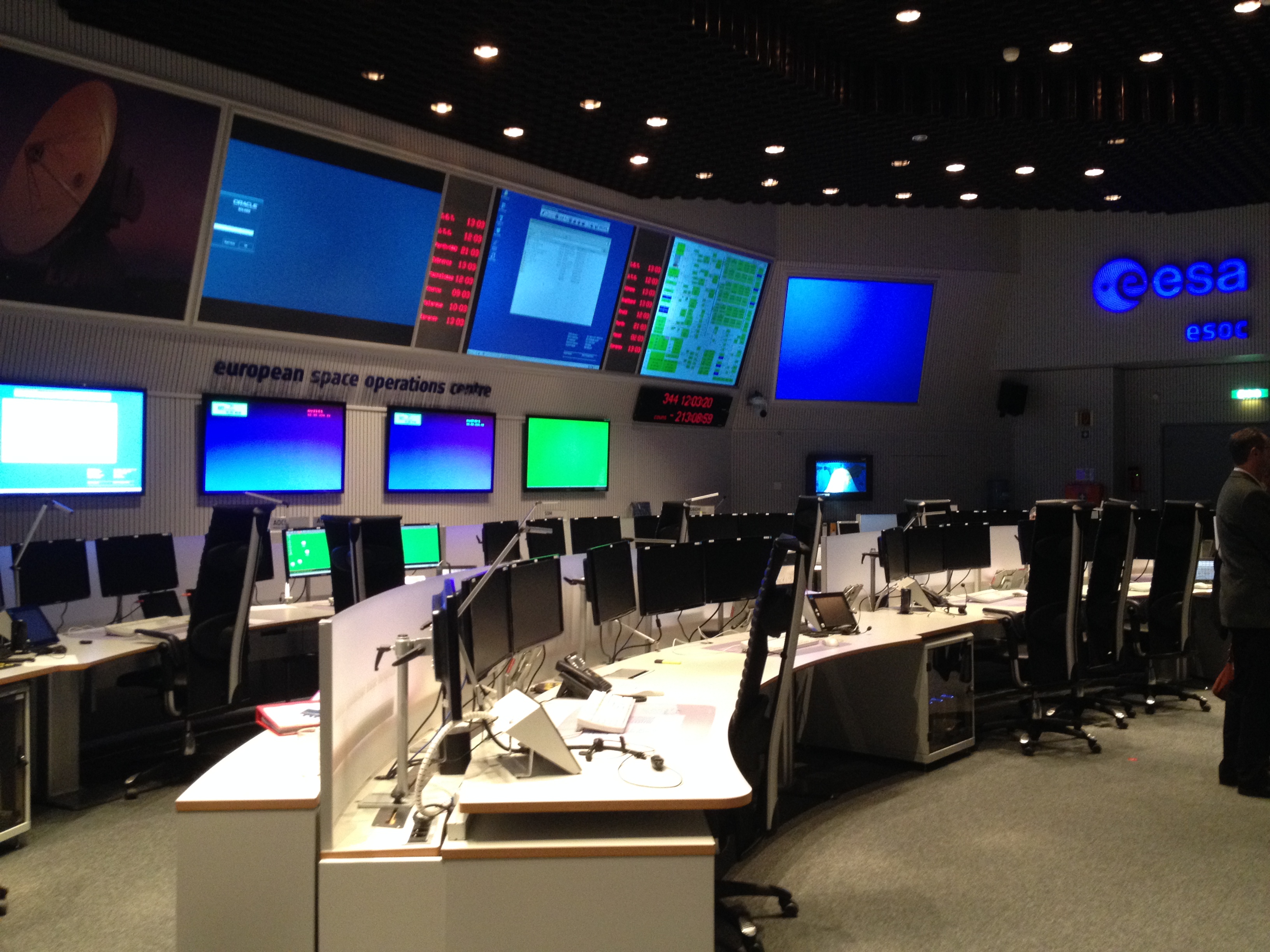 Salle de contrôle principale de l'ESOC, où l'ESA a guetté le premier signal de (...)
